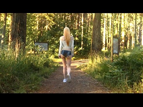 ❤️ Smuk kvinde bevæger sig langsomt, ikke nøgen video ☑ Sex at da.dreamlandpassionfever.ru ❤