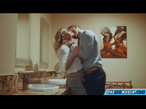 ❤️ Når en barmfagre blondine forfører dig på et offentligt toilet ☑ Sex at da.dreamlandpassionfever.ru ❤